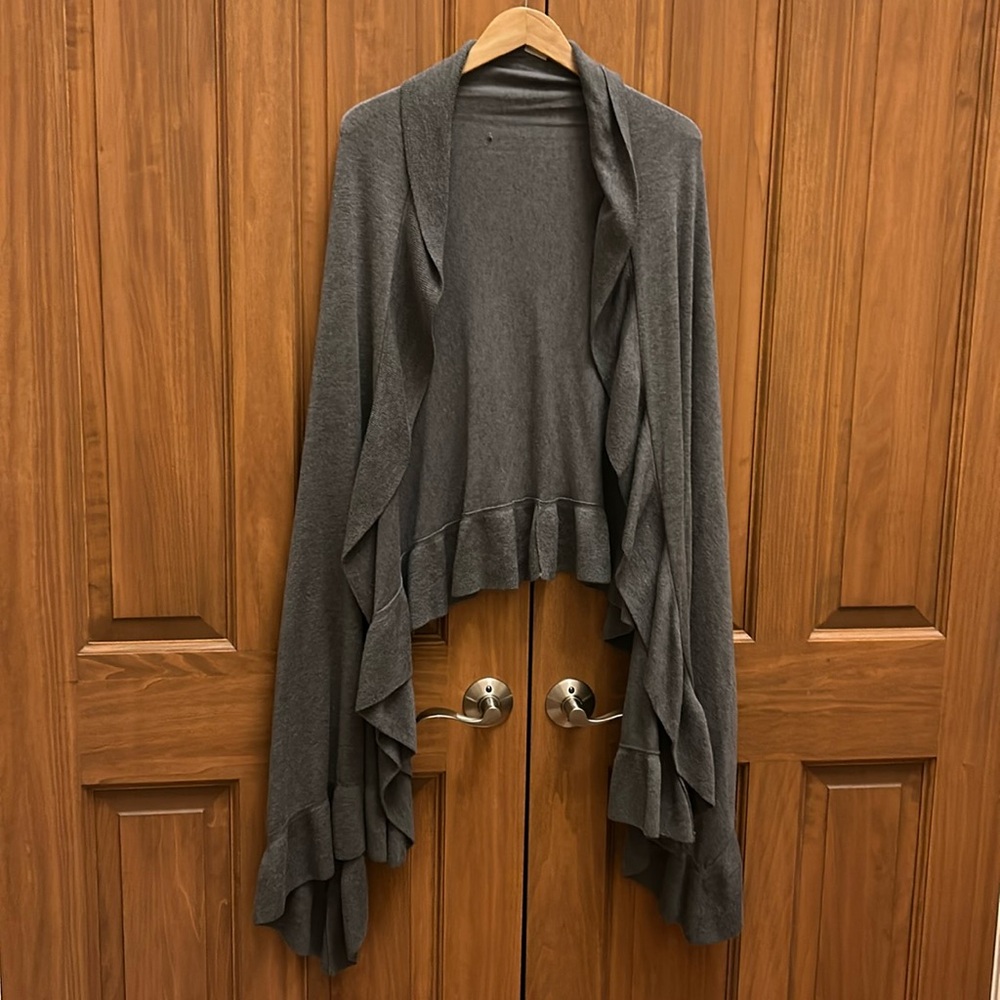 Chicos one size gray ruffled wrap